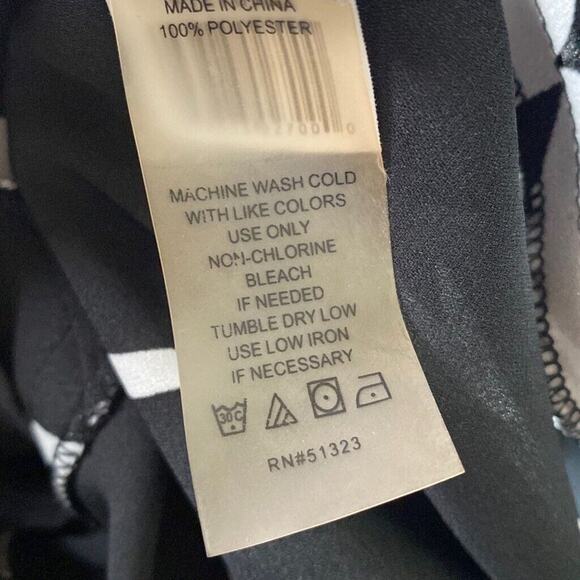 Vince Camuto Black & White Floral Small Hi-Lo Sleeveless Top - Picture 9 of 11